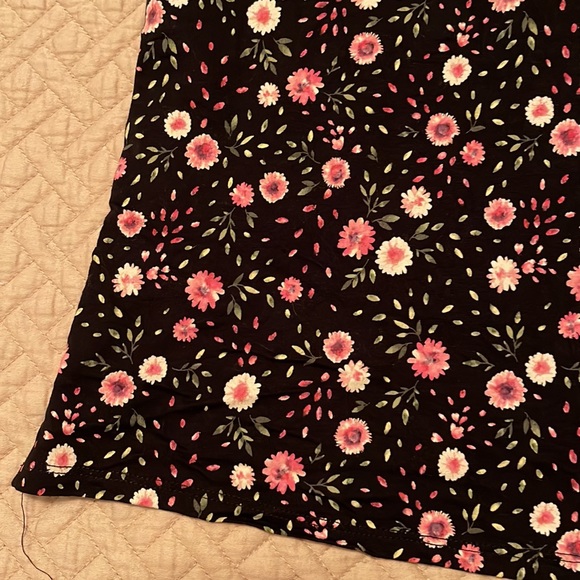 Spaghetti strap flowered tank top - Picture 2 of 4